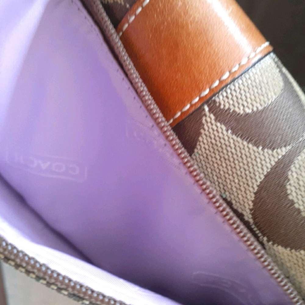Coach Wallet In Signature C - Picture 8 of 9